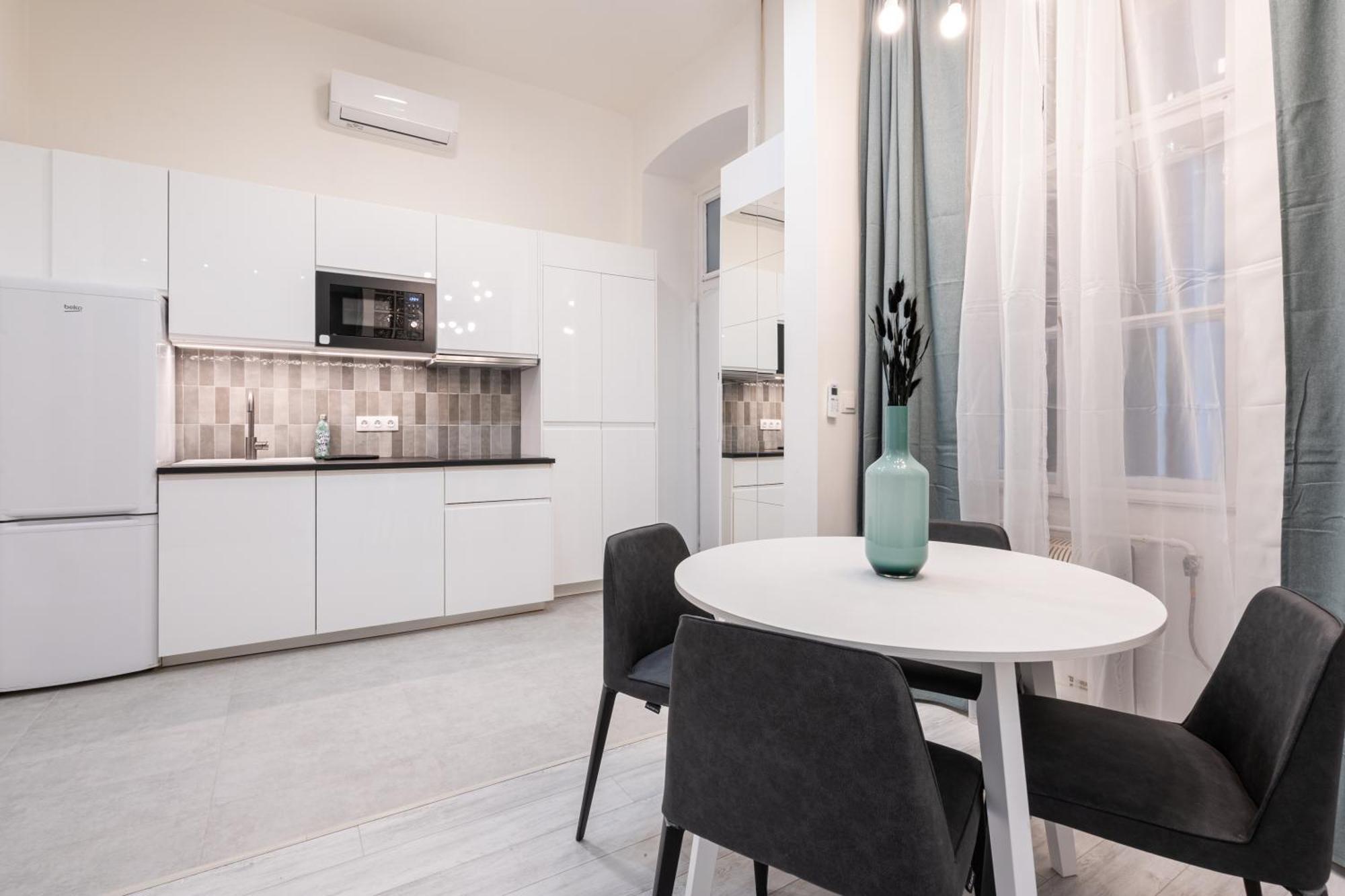 Kl31 - Best Location - Elegant Historic Residence By Bqa Будапеща Екстериор снимка